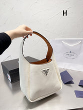 Load image into Gallery viewer, PD219 Leather Tote / 9x7.8x5.1inch
