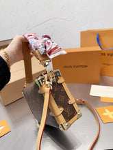 Load image into Gallery viewer, LB789 Side Trunk / 8.3 x 5.5 x 2.4 inches
