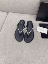 Load image into Gallery viewer, SE905 CC Pearl Sandals / Size5-10
