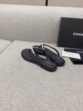 Load image into Gallery viewer, SE905 CC Pearl Sandals / Size5-10
