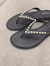 Load image into Gallery viewer, SE905 CC Pearl Sandals / Size5-10
