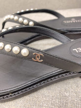 Load image into Gallery viewer, SE905 CC Pearl Sandals / Size5-10
