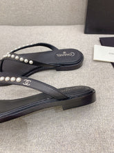 Load image into Gallery viewer, SE905 CC Pearl Sandals / Size5-10
