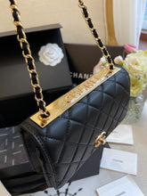 Load image into Gallery viewer, CC620 Wallet on Chain / 4.8 × 7.5 × 1.4 in
