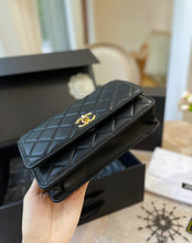 Load image into Gallery viewer, CC620 Wallet on Chain / 4.8 × 7.5 × 1.4 in
