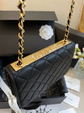 Load image into Gallery viewer, CC620 Wallet on Chain / 4.8 × 7.5 × 1.4 in
