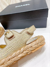 Load image into Gallery viewer, SE1019 CC Sandals / Size5-10
