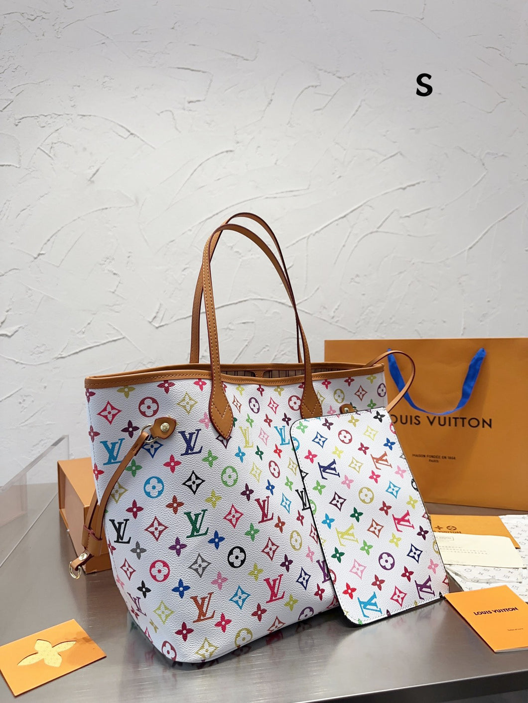 LB767 Neverfull MM  / 12.2 x 11 x 5.5 inches