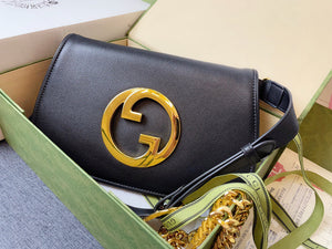 GC490 Blondie Shoulder Bag /  11"W x 6.3"H x 1.6"D