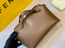 Load image into Gallery viewer, FF149 By The Way Medium / 10.6x5.9x5.1inch
