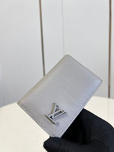 Load image into Gallery viewer, LB644 Pocket Organizer / HIGHEST QUALITY VERSION / 3.1 x 4.3 x 0.4 inches
