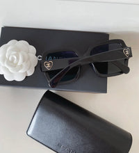 Load image into Gallery viewer, JW619 CC Square Sunglasses / 56x50x130mm
