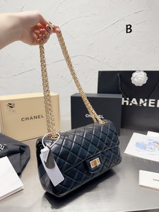 CC692 2.55 Handbag / 6.2 × 9.4 × 2.9 in