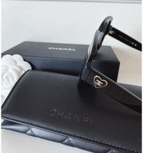 Load image into Gallery viewer, JW619 CC Square Sunglasses / 56x50x130mm
