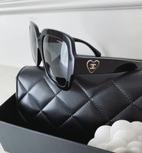 Load image into Gallery viewer, JW619 CC Square Sunglasses / 56x50x130mm
