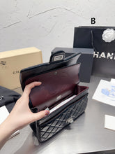 Load image into Gallery viewer, CC692 2.55 Handbag / 6.2 × 9.4 × 2.9 in
