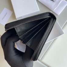 Load image into Gallery viewer, YSK179 Wallet in Grain De Poudre Embossed Leather
