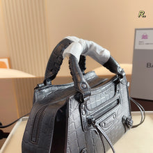 Load image into Gallery viewer, BCG042 Women&#39;s Neo Classic Mini Handbag in Black / L8,6 x H5,5 x W4,3 inch
