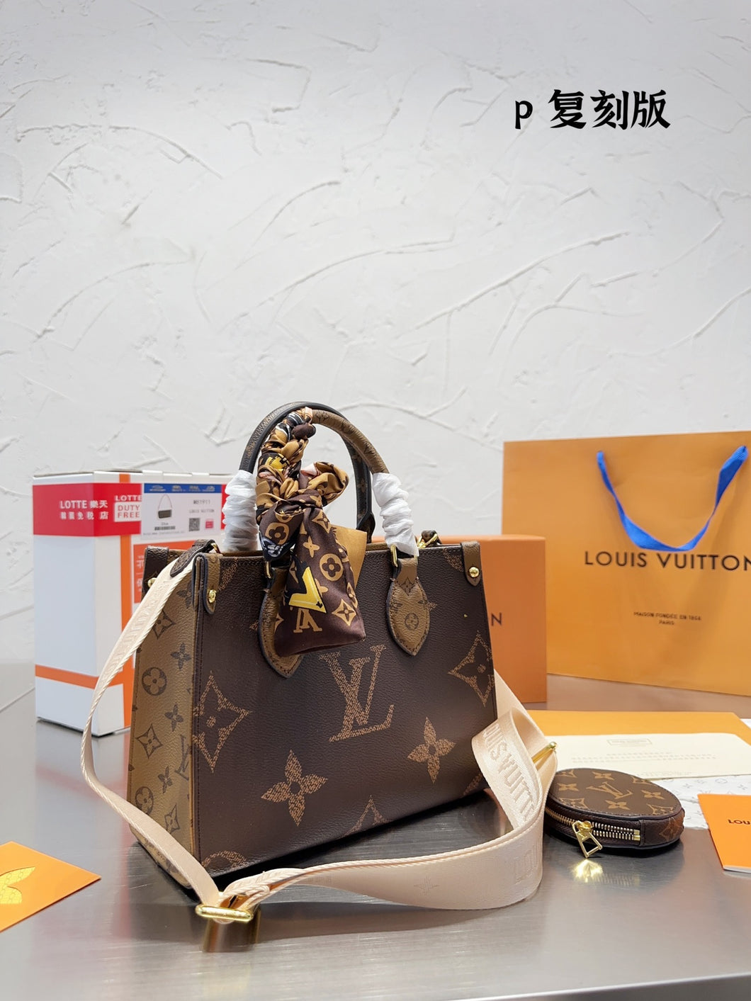 LB772 OnTheGo PM / 9.8 x 7.5 x 4.5 inches