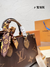 Load image into Gallery viewer, LB772 OnTheGo PM / 9.8 x 7.5 x 4.5 inches
