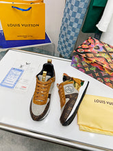 Load image into Gallery viewer, SE1024 LB Run Away Sneakers / Size4-10
