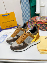 Load image into Gallery viewer, SE1024 LB Run Away Sneakers / Size4-10
