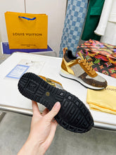 Load image into Gallery viewer, SE1024 LB Run Away Sneakers / Size4-10
