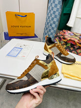 Load image into Gallery viewer, SE1024 LB Run Away Sneakers / Size4-10
