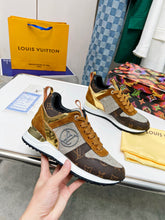 Load image into Gallery viewer, SE1024 LB Run Away Sneakers / Size4-10
