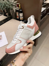 Load image into Gallery viewer, SE1025 LB Run Away Sneakers / Size4-10
