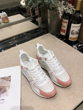 Load image into Gallery viewer, SE1025 LB Run Away Sneakers / Size4-10
