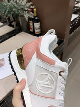 Load image into Gallery viewer, SE1025 LB Run Away Sneakers / Size4-10
