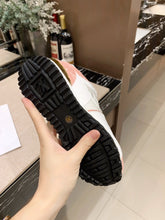 Load image into Gallery viewer, SE1025 LB Run Away Sneakers / Size4-10
