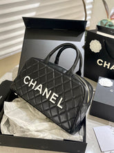 Load image into Gallery viewer, CC636 Vintage Handbag / 10.6x7.9inch
