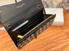 Load image into Gallery viewer, DR231 Saddle Wallet / Wallet on the Chain
