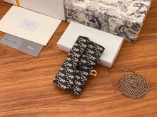Load image into Gallery viewer, DR231 Saddle Wallet / Wallet on the Chain
