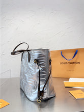 Load image into Gallery viewer, LB712 Neverfull MM / 12.2 x 11 x 5.5 inches
