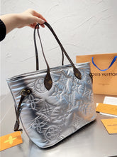 Load image into Gallery viewer, LB712 Neverfull MM / 12.2 x 11 x 5.5 inches
