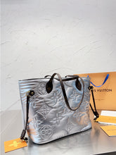 Load image into Gallery viewer, LB712 Neverfull MM / 12.2 x 11 x 5.5 inches
