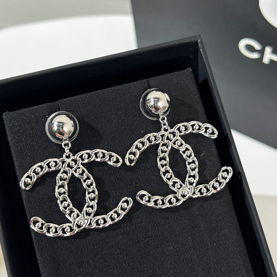 JW605 CC Earrings
