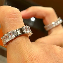 Load image into Gallery viewer, JW696 LB Rings
