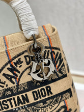 Load image into Gallery viewer, DR241 Medium Lady D-Lite Bag / HIGHEST QUALITY VERSION / 24 x 20 x 11 cm / 9.5 x 8 x 4.5 inches
