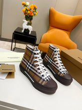 Load image into Gallery viewer, SE969 Burberry Sneakers / Size5-10
