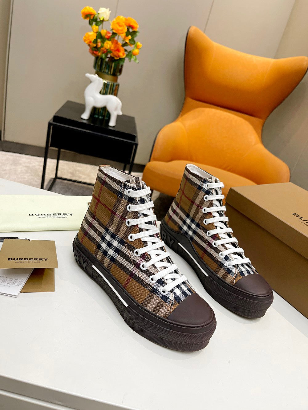 SE969 Burberry Sneakers / Size5-10