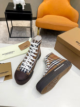 Load image into Gallery viewer, SE969 Burberry Sneakers / Size5-10
