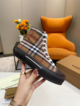 Load image into Gallery viewer, SE969 Burberry Sneakers / Size5-10
