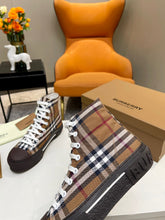 Load image into Gallery viewer, SE969 Burberry Sneakers / Size5-10
