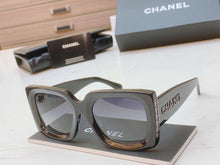 Load image into Gallery viewer, JW573 CC Sunglasses / 52x23x140mm
