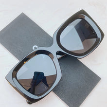 Load image into Gallery viewer, JW573 CC Sunglasses / 52x23x140mm
