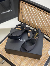 Load image into Gallery viewer, SE909 CC Sandals / Size5-9
